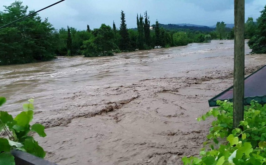 Azerbaijani rivers on rise after torrential downpours