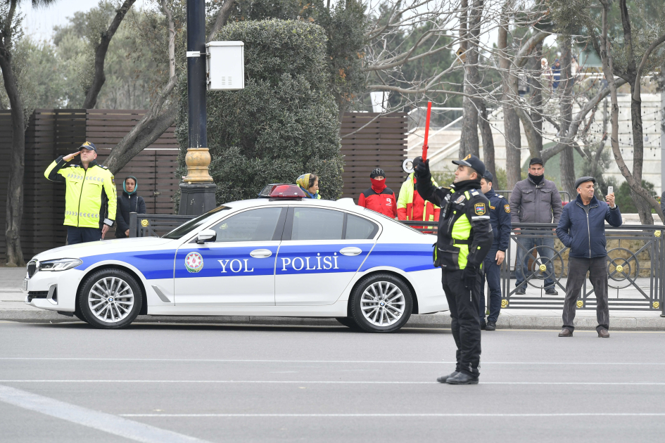 Azerbaijan observes moment of silence to honor victims of AZAL plane crash