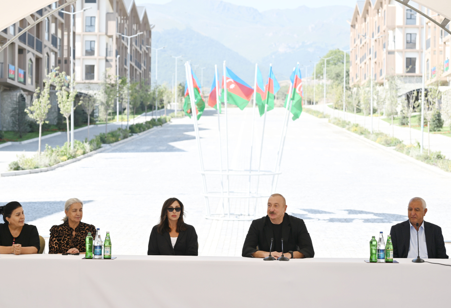 President Ilham Aliyev met with Kalbajar residents and presented apartment keys
