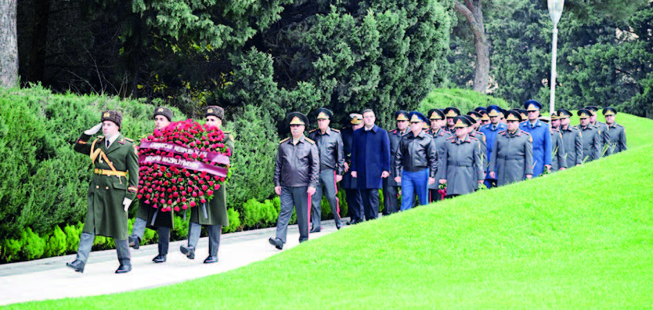 Müdafiə Nazirliyi rəhbərliyinin unudulmaz komandana sevgi və sədaqəti