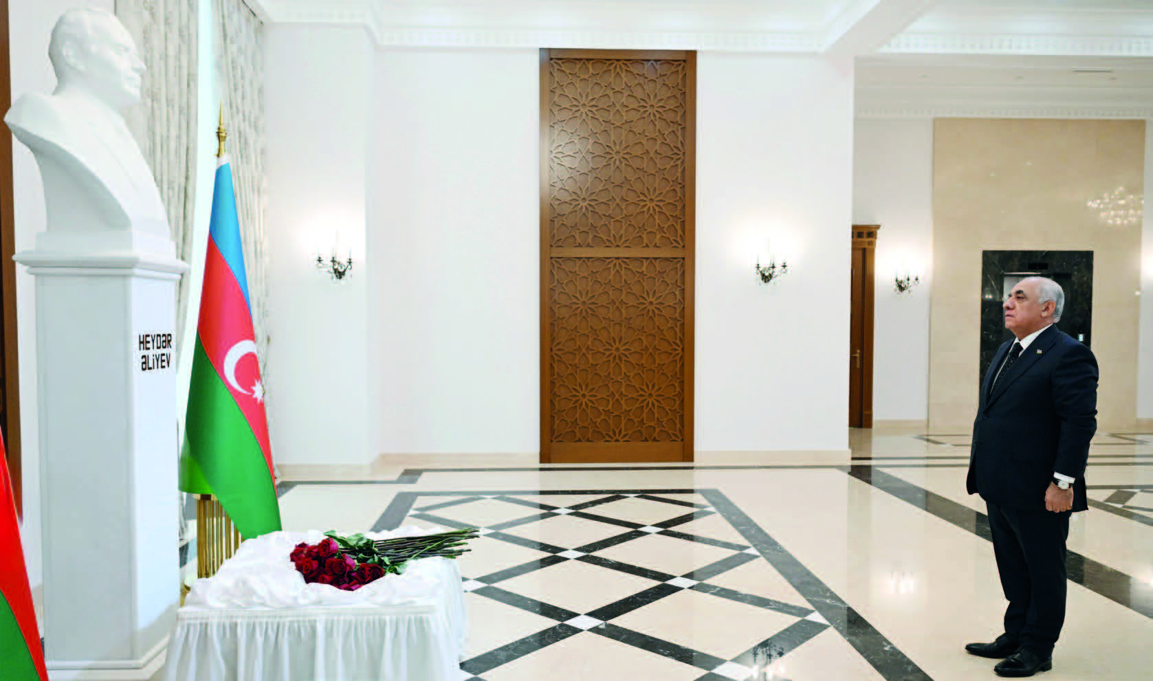 Əli Əsədov Türkmənistanda Ümummilli liderin xatirəsini yad edib