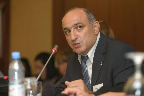 Президент Ереванского пресс-клуба: Азербайджан имеет право устанавливать свой пограничный пункт на границе