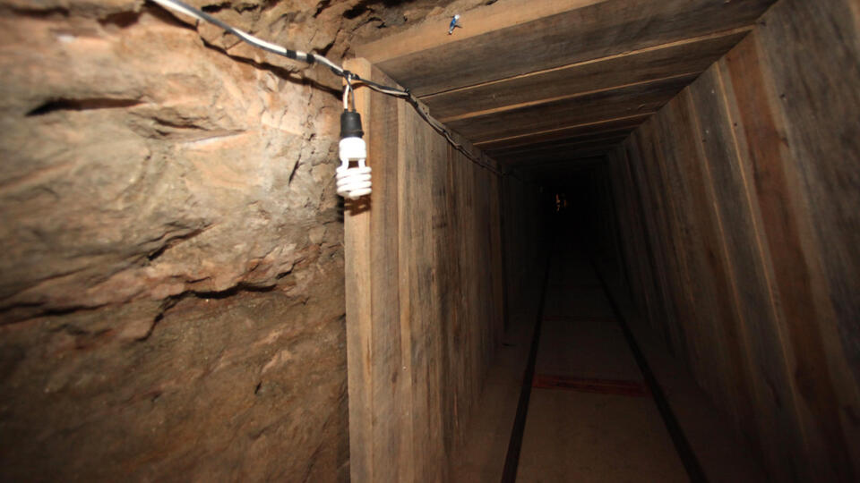 Meksikada ABŞ-a uzanan gizli yeraltı tunel aşkarlanıb