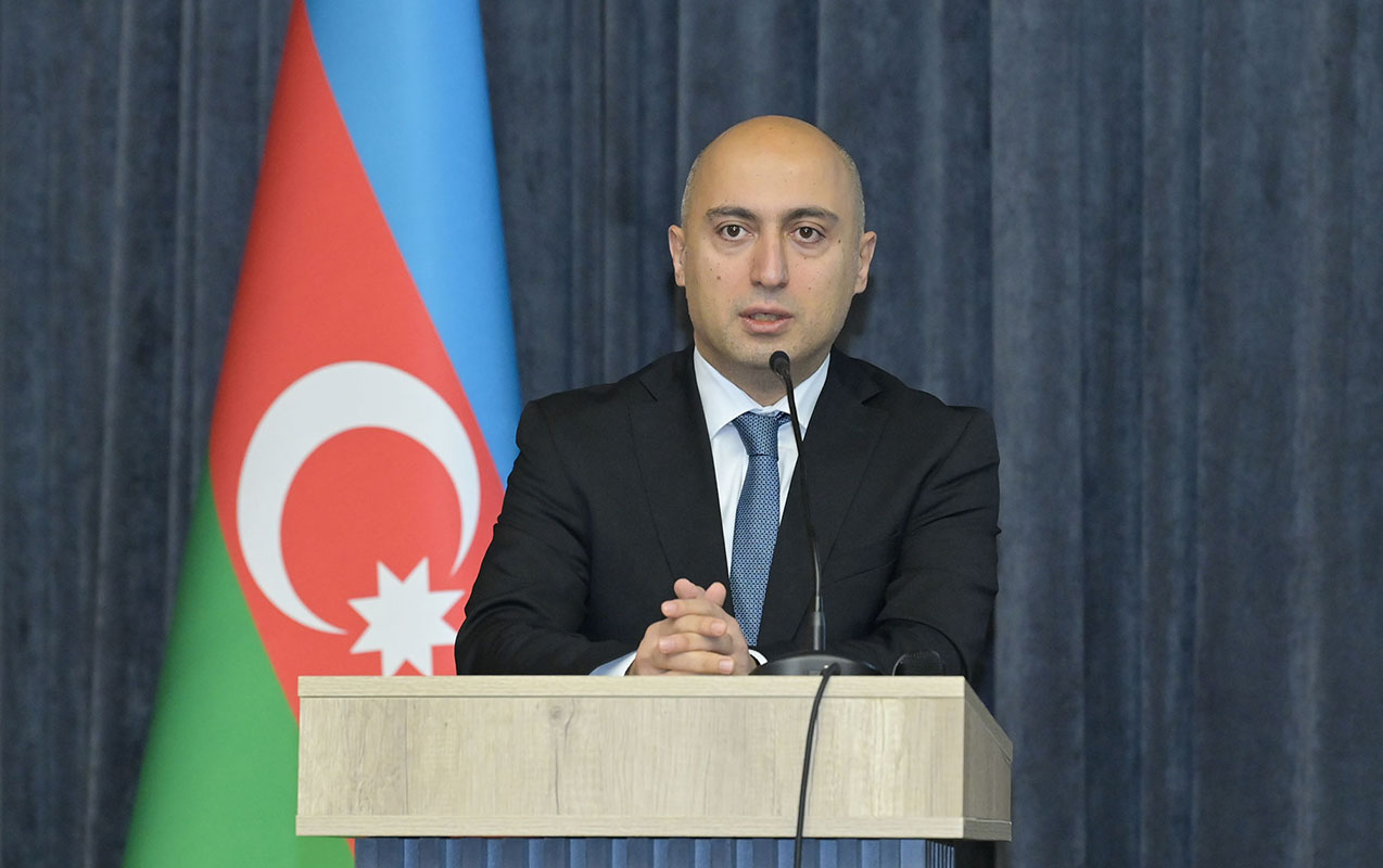 Emin Əmrullayev məzunları təbrik edib, onlara uğurlar arzulayıb
