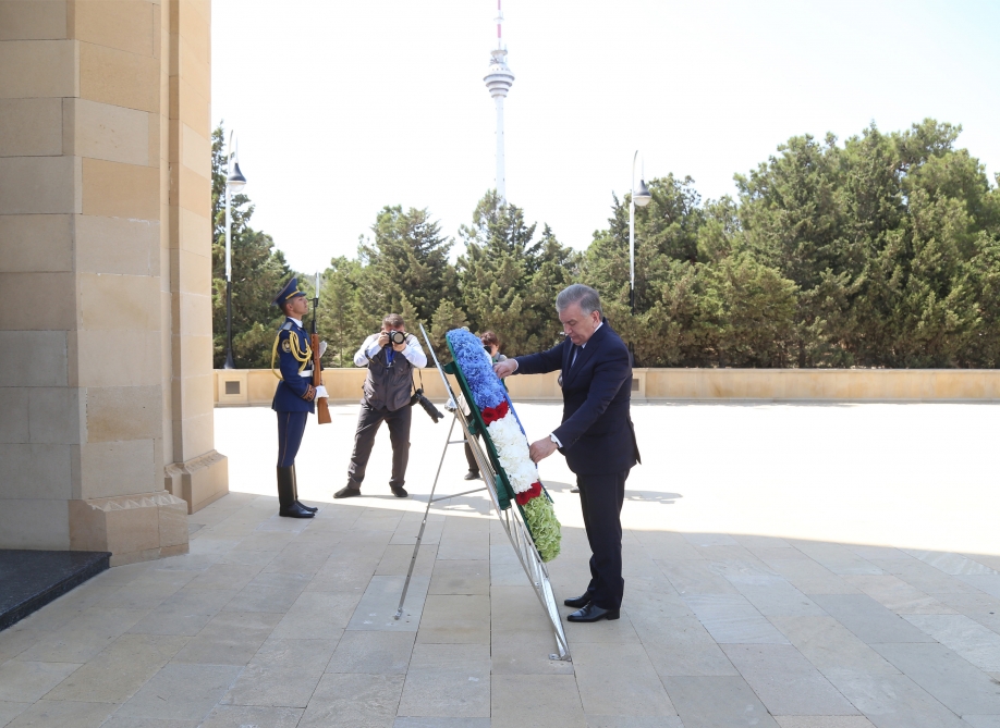 Президент Узбекистана Шавкат Мирзиёев почтил память шехидов