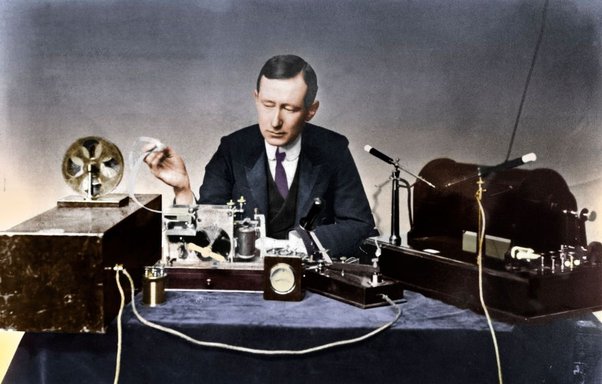 26 avqust ilk tranzistorlu radiolar satışa çıxarılıb