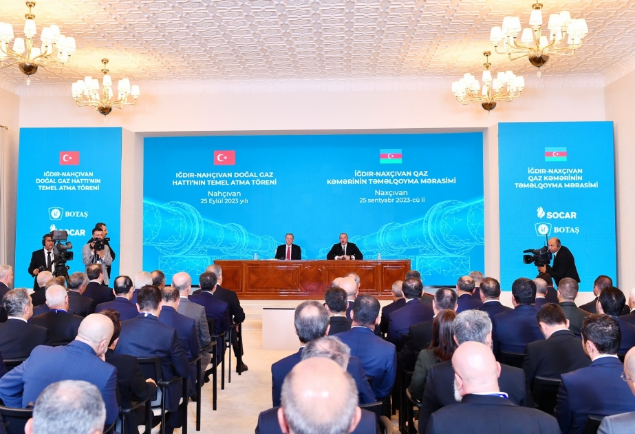 Prezident İlham Əliyev: Qars-Naxçıvan dəmir yolunun inşasına dair niyyət protokolunun imzalanması tarixi hadisədir