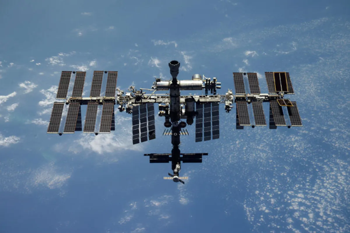 «Роскосмос»: орбита МКС была поднята на 3,2 километров Об этом сообщает "Рамблер".