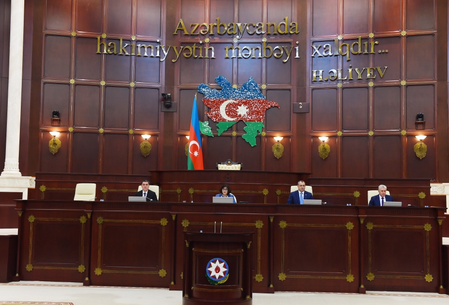 Milli Məclisin plenar iclasında 21 məsələ müzakirə edilib