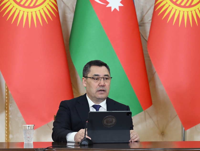 Qırğızıstan Prezidenti Sadır Japarov Bakıda şəhidlərin xatirəsini anıb