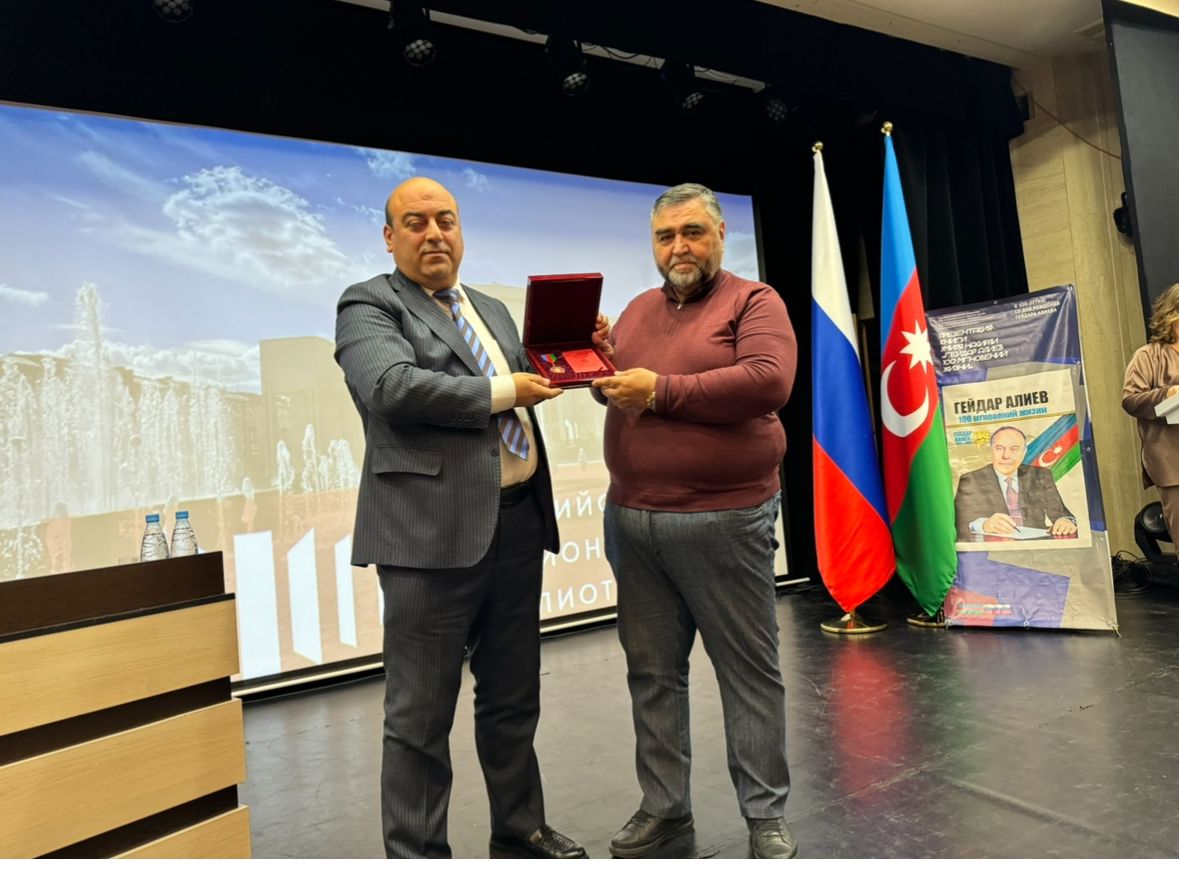 Известный узбекский публицист и писатель Исмет Кучиев награжден золотым орденом «Друг Азербайджана»