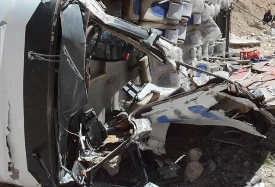 At least 14 killed in bus crash in central Mexico