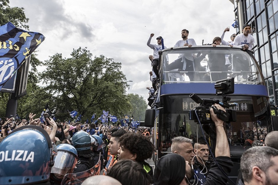 Inter celebrates Serie A title with an open-air bus parade
