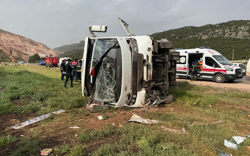 Passenger bus accident kills one, injures 17 in Türkiye