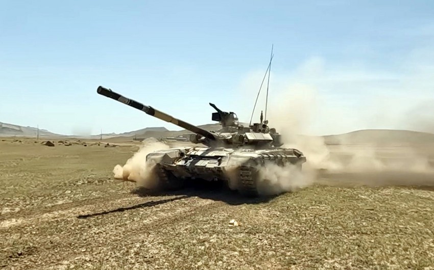 Tank units of Azerbaijani army hold intensive combat training sessions