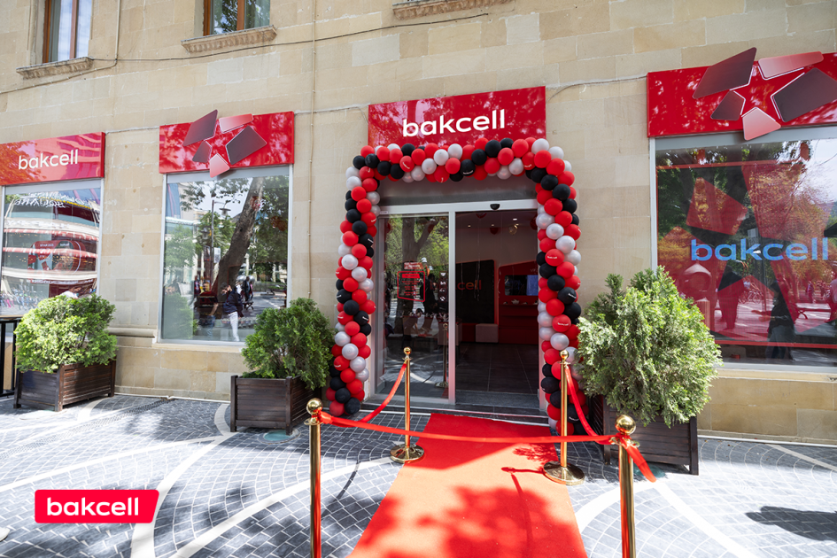 Bakcell unveiled its new innovative store on Fountain Square!