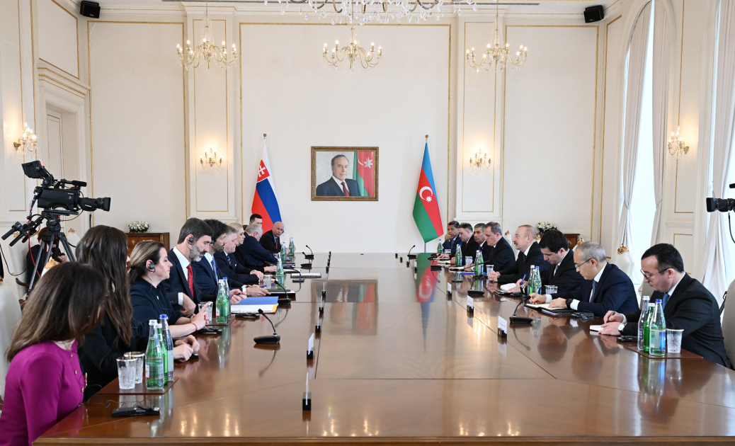 President Ilham Aliyev’s expanded meeting with Prime Minister of Slovakia started