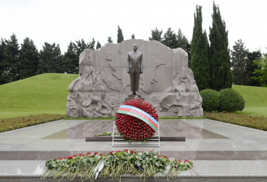 Наш народ с глубоким уважением чтит светлую память великого лидера Гейдара Алиева