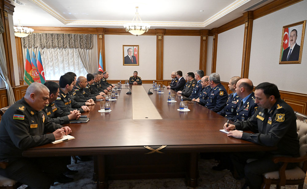 Azerbaijani Defense Minister commends Air Forces’ activities