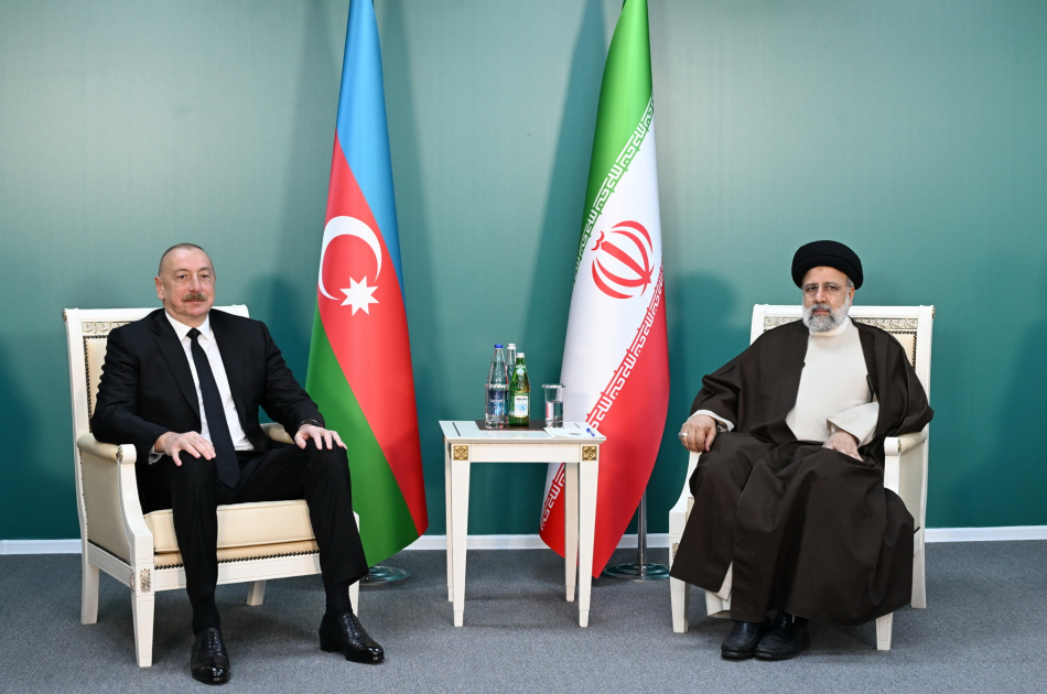 Presidents of Azerbaijan and Iran met in the presence of delegations