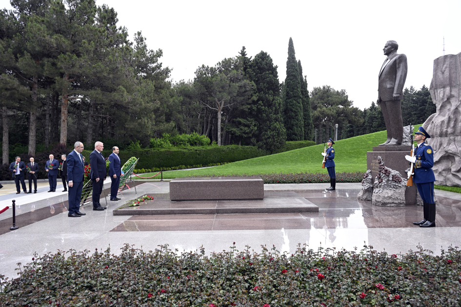 Делегация парламента Латвии посетила могилу великого лидера и Шехидляр хиябаны