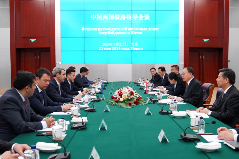 Председатель АЖД обсудил в Китае проект Среднего коридора и роль Азербайджана в его реализации