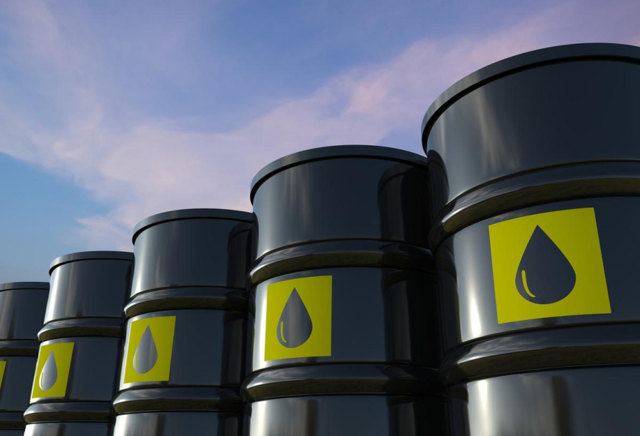 На мировых рынках цены на нефть снизились