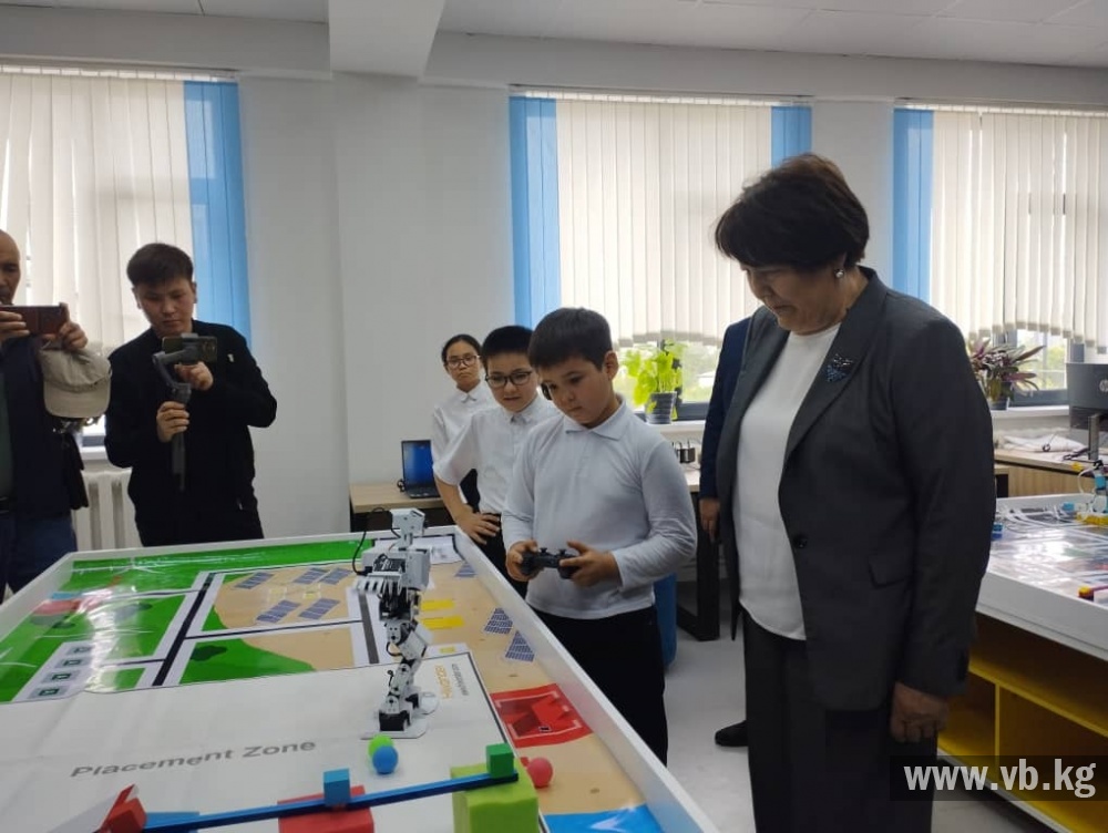 В бишкекской школе при поддержке Азербайджана открылся "STEAM" центр