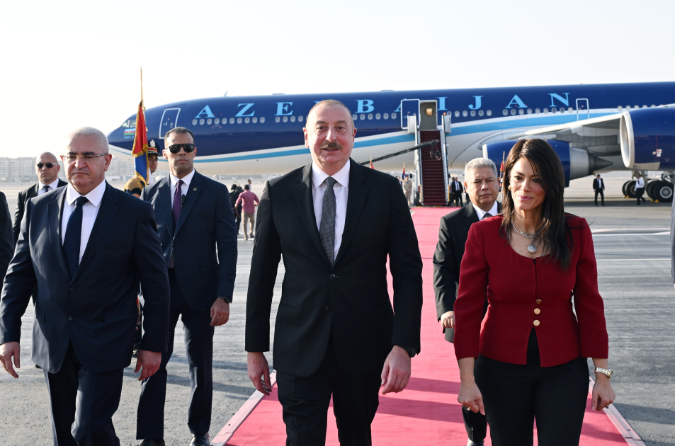 Президент Азербайджана Ильхам Алиев прибыл с официальным визитом в Египет