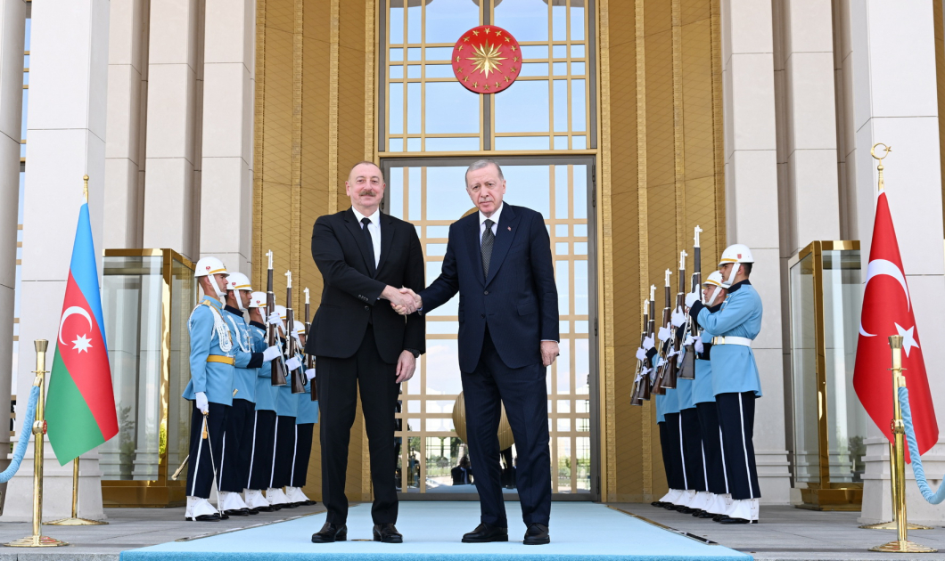 President Ilham Aliyev’s one-on-one meeting with President Recep Tayyip Erdogan started in Ankara