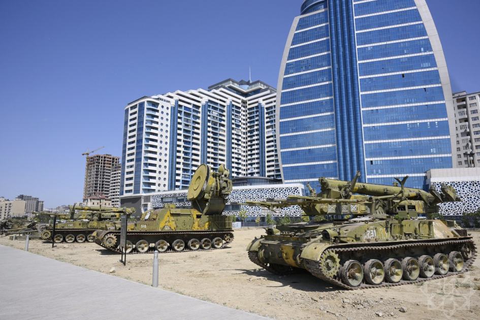Azerbaijan's defense ministry organizes media tour to Military Trophy Park