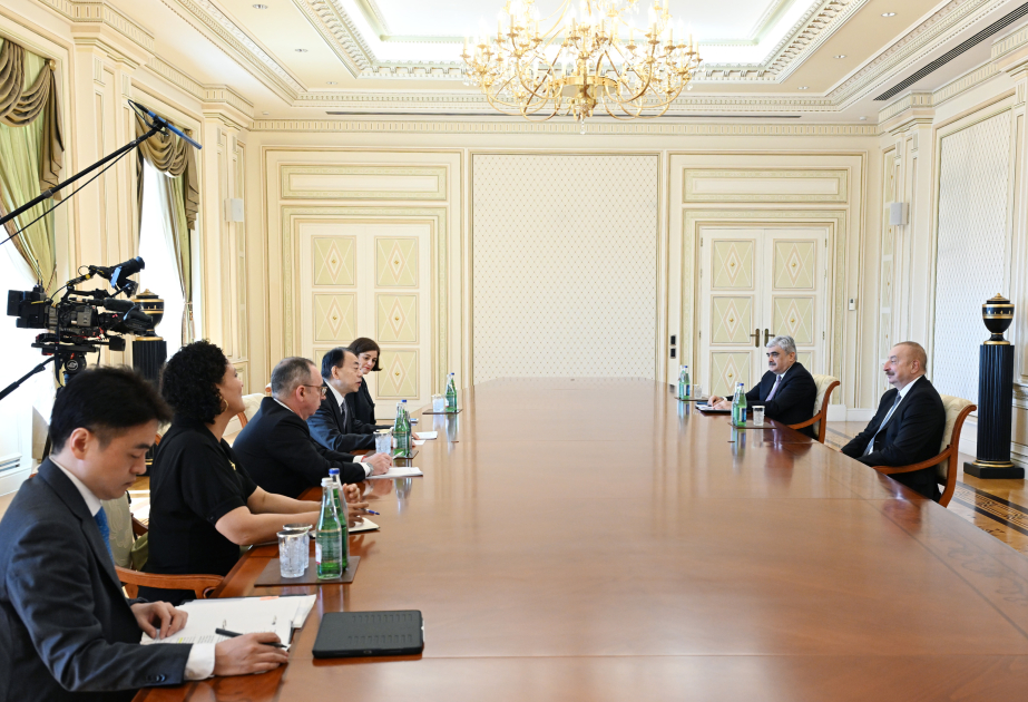 Президент Ильхам Алиев принял президента Азиатского банка развития