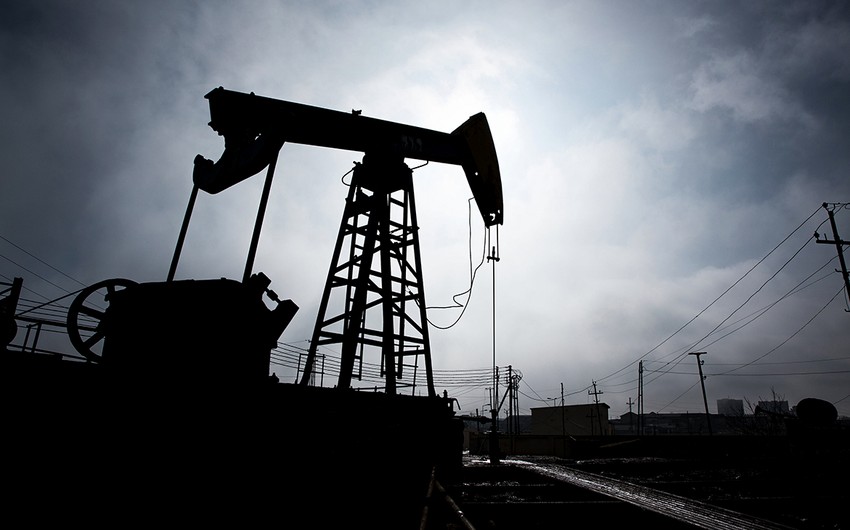 Global oil prices rise by less than 1%