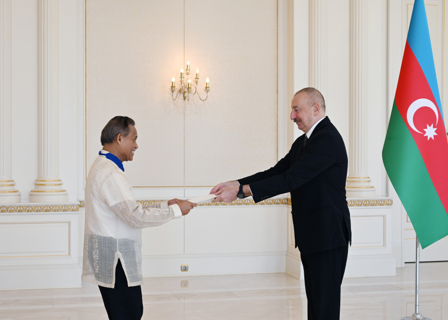 Президент Ильхам Алиев принял верительные грамоты новоназначенного посла Филиппин в нашей стране